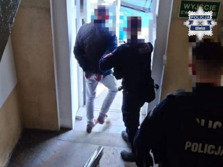 Kierowca taksówki zasnął na środku drogi - w aucie miał 3 kilogramy "anielskiego pyłu"