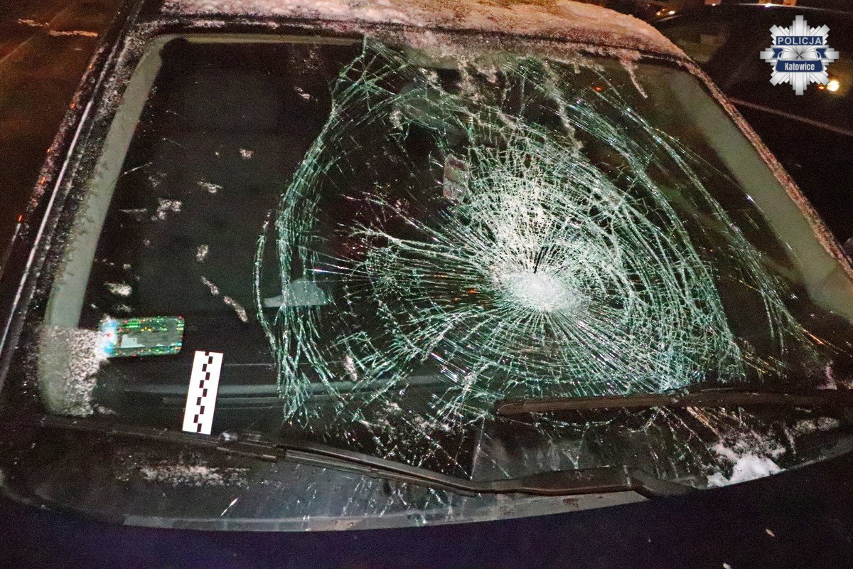 Potrącenie pieszego na przejściu w Katowicach – 19-latek trafił do szpitala