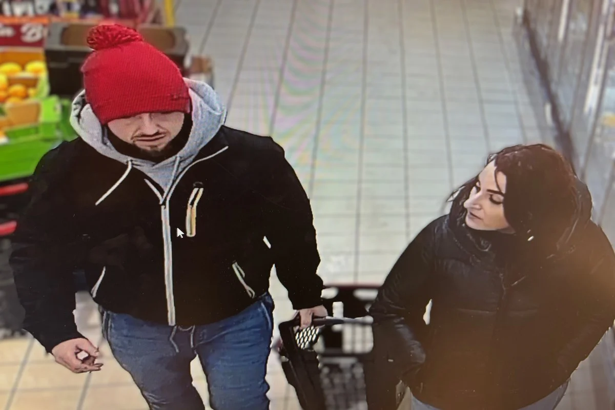 Policja publikuje wizerunki podejrzewanych o kradzież sklepową. Rozpoznajesz?