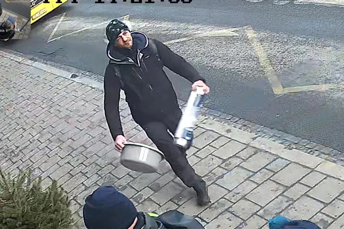 Policja publikuje wizerunek podejrzanego o atak na nieletnią osobę. Rozpoznajesz? / fot. KMP Katowice