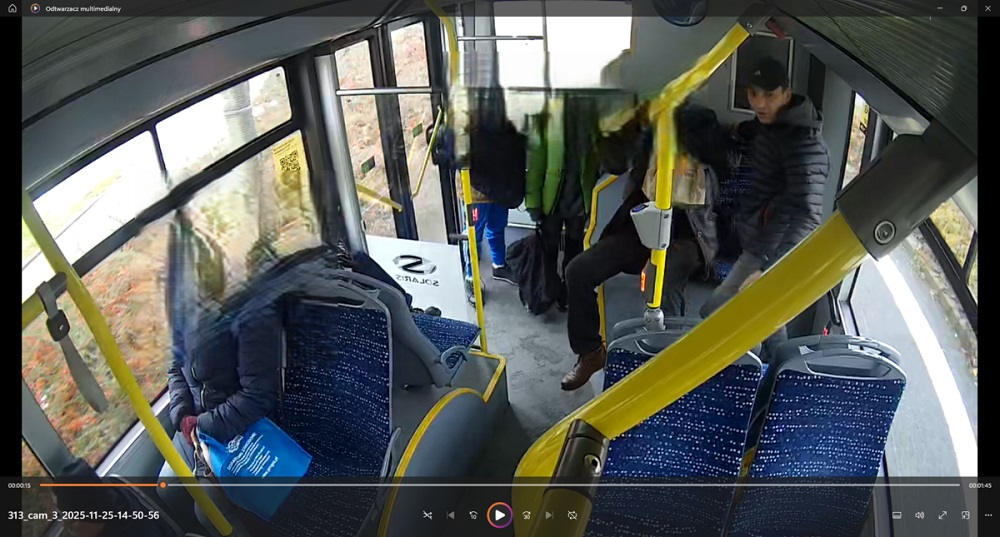 Policja szuka mężczyzny podejrzanego o pobicie w autobusie linii 250