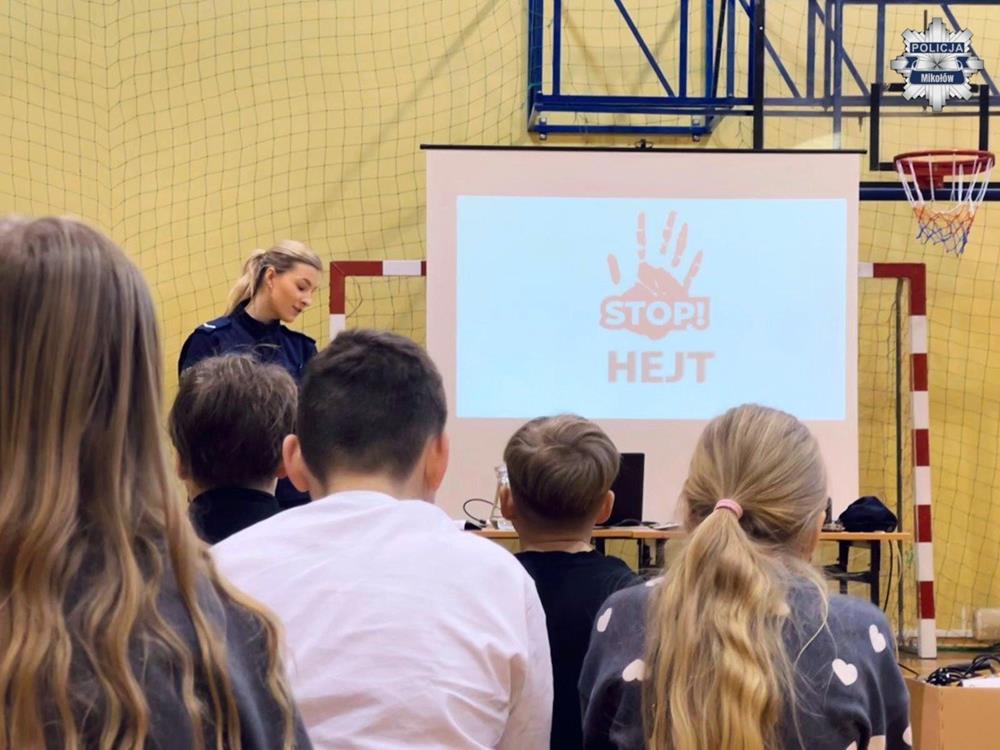 Hejt rani jak przemoc. Mikołowscy profilaktycy spotkali się z uczniami Szkoły Podstawowej nr 5 w Łaziskach
