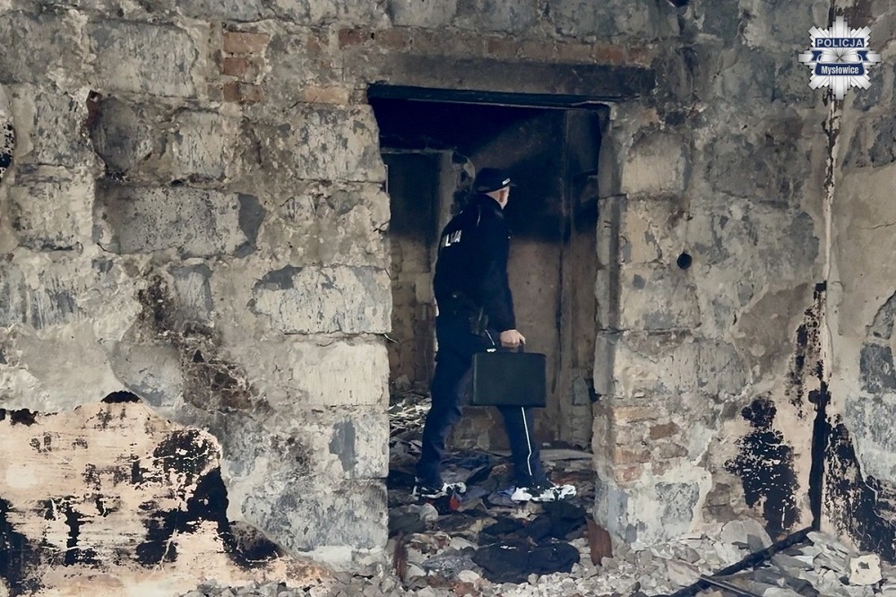 Kontrole pustostanów i altanek. Policja chroni osoby w kryzysie bezdomności