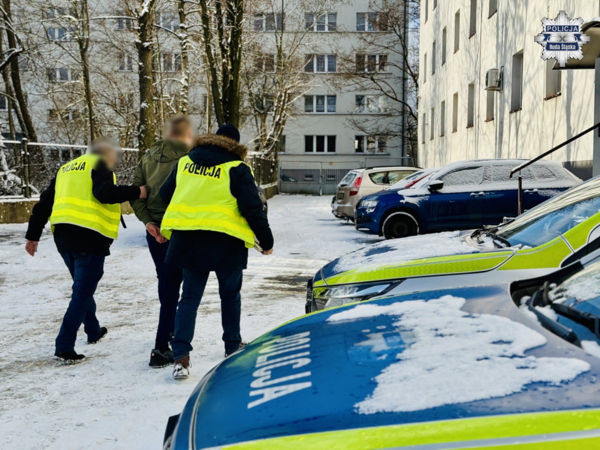 Dwóch mężczyzn zatrzymanych za chuligańską kradzież rozbójniczą w Rudzie Śląskiej / fot. KMP Ruda Śląska