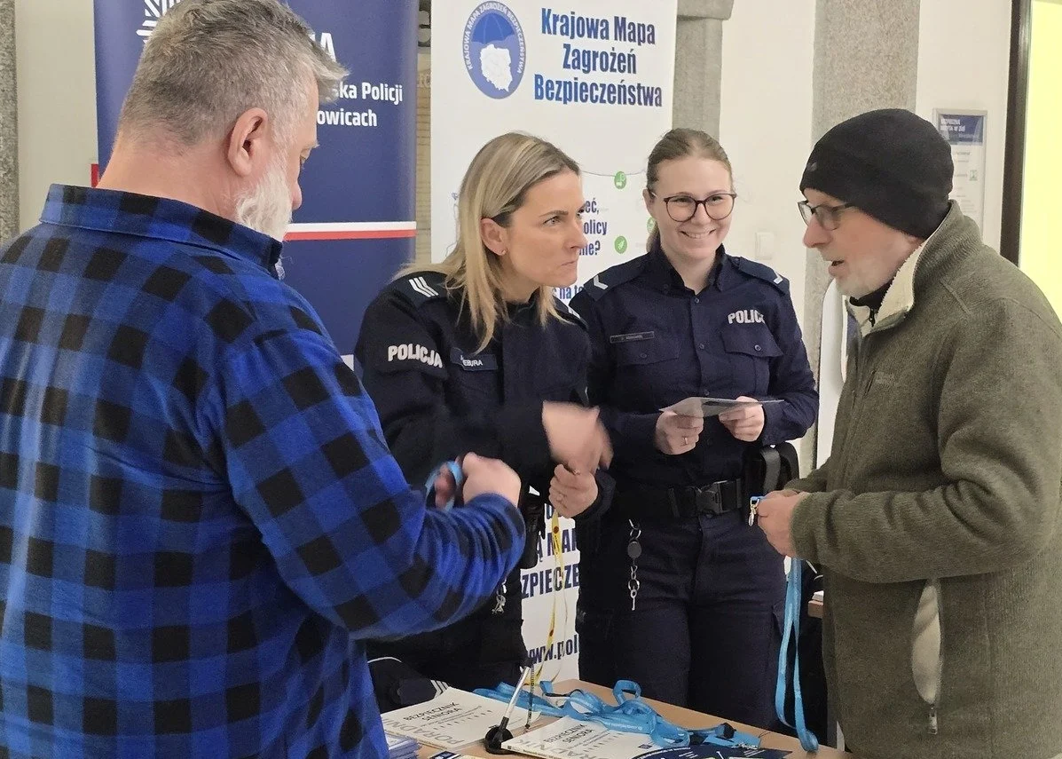 Policjanci spotkali się z seniorami z okazji Dnia Babci i Dziadka