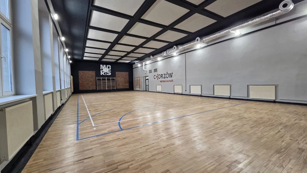 Metamorfoza sali gimnastycznej przy Racławickiej 23 w Chorzowie. Nowoczesny obiekt po remoncie