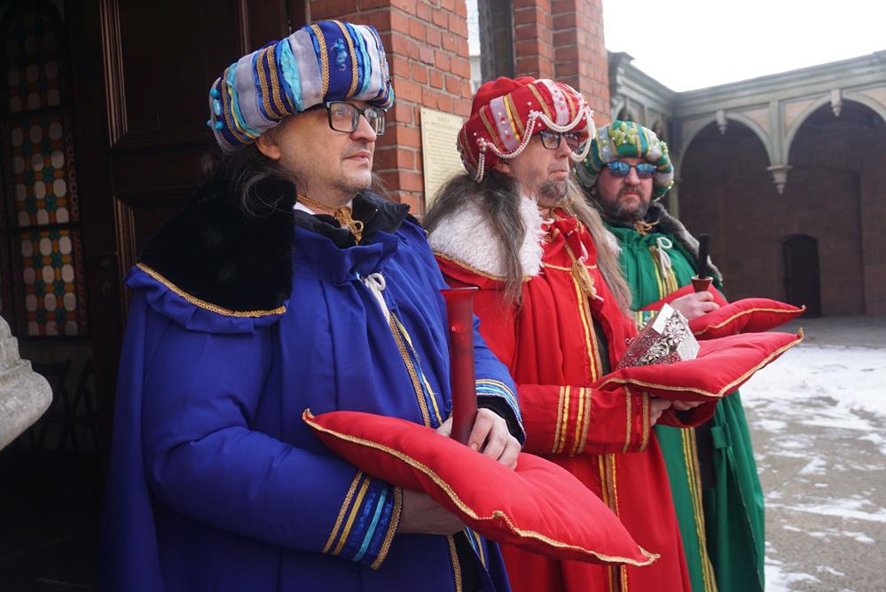 Piekarskie Betlejem: Orszak Trzech Króli zgromadził mieszkańców i radnych