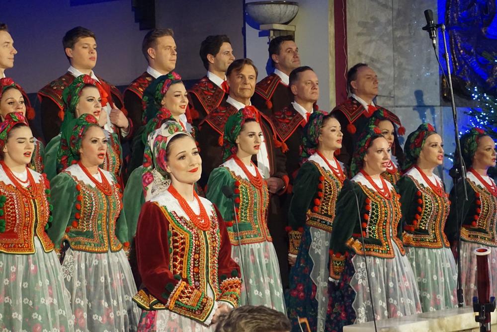Kolędy i pastorałki w wyjątkowym opracowaniu. „Śląsk” wystąpił w Szarleju [FOTO]