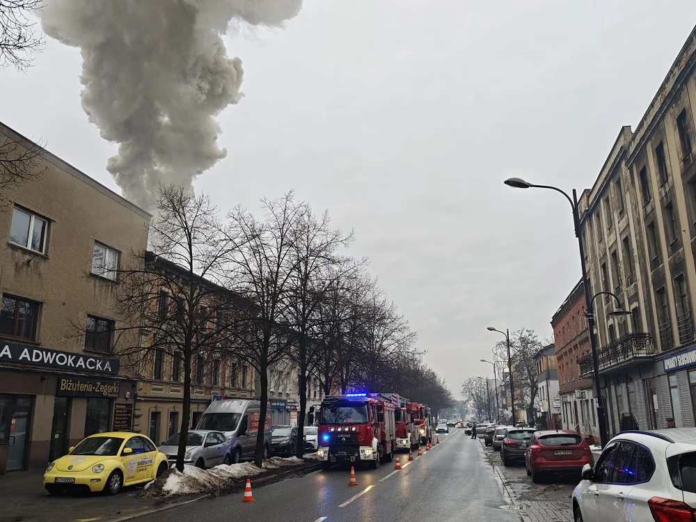 Pożar sadzy w kominie w Piekarach Śląskich – interwencja służb ratunkowych