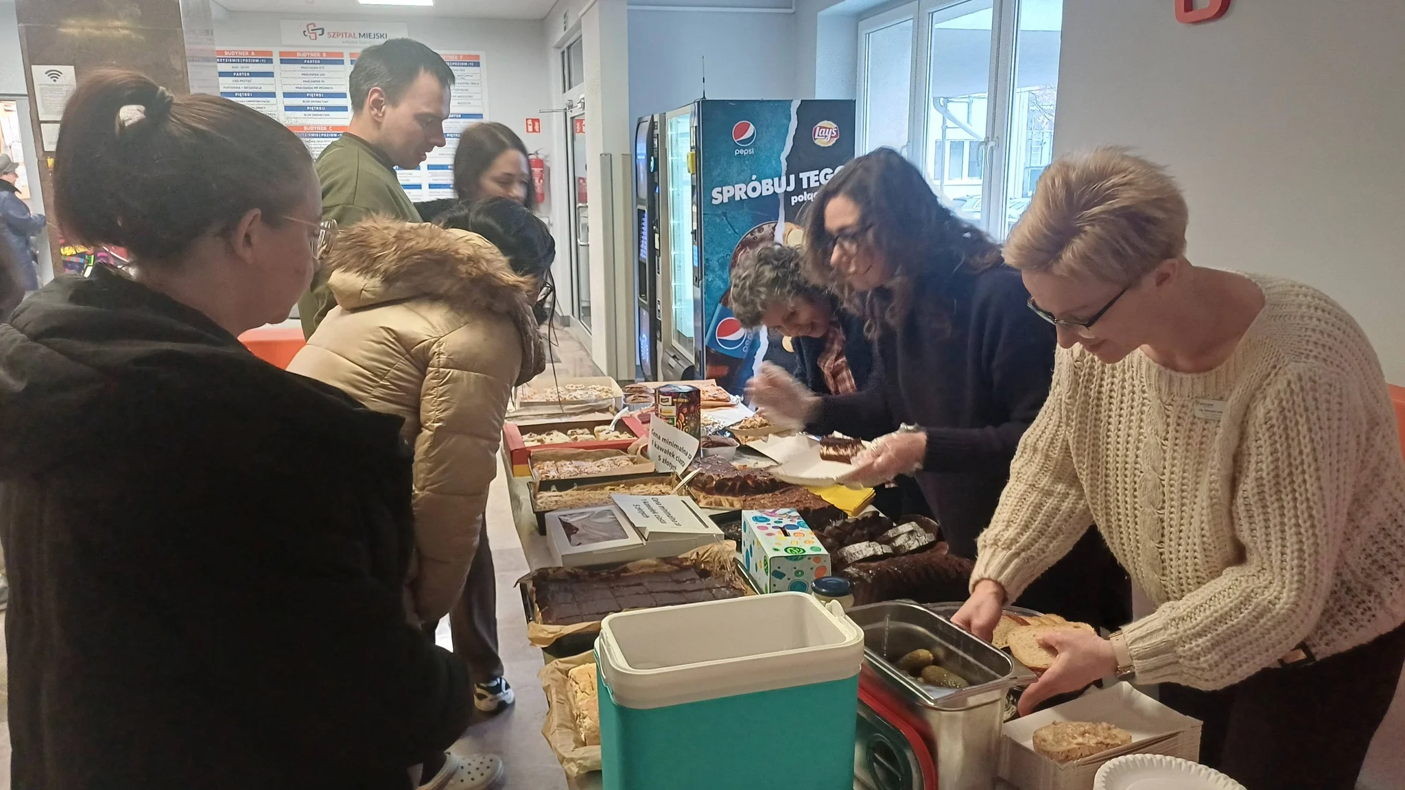 Słodki gest dla WOŚP! Kiermasz ciast w szpitalu w Rudzie Śląskiej
