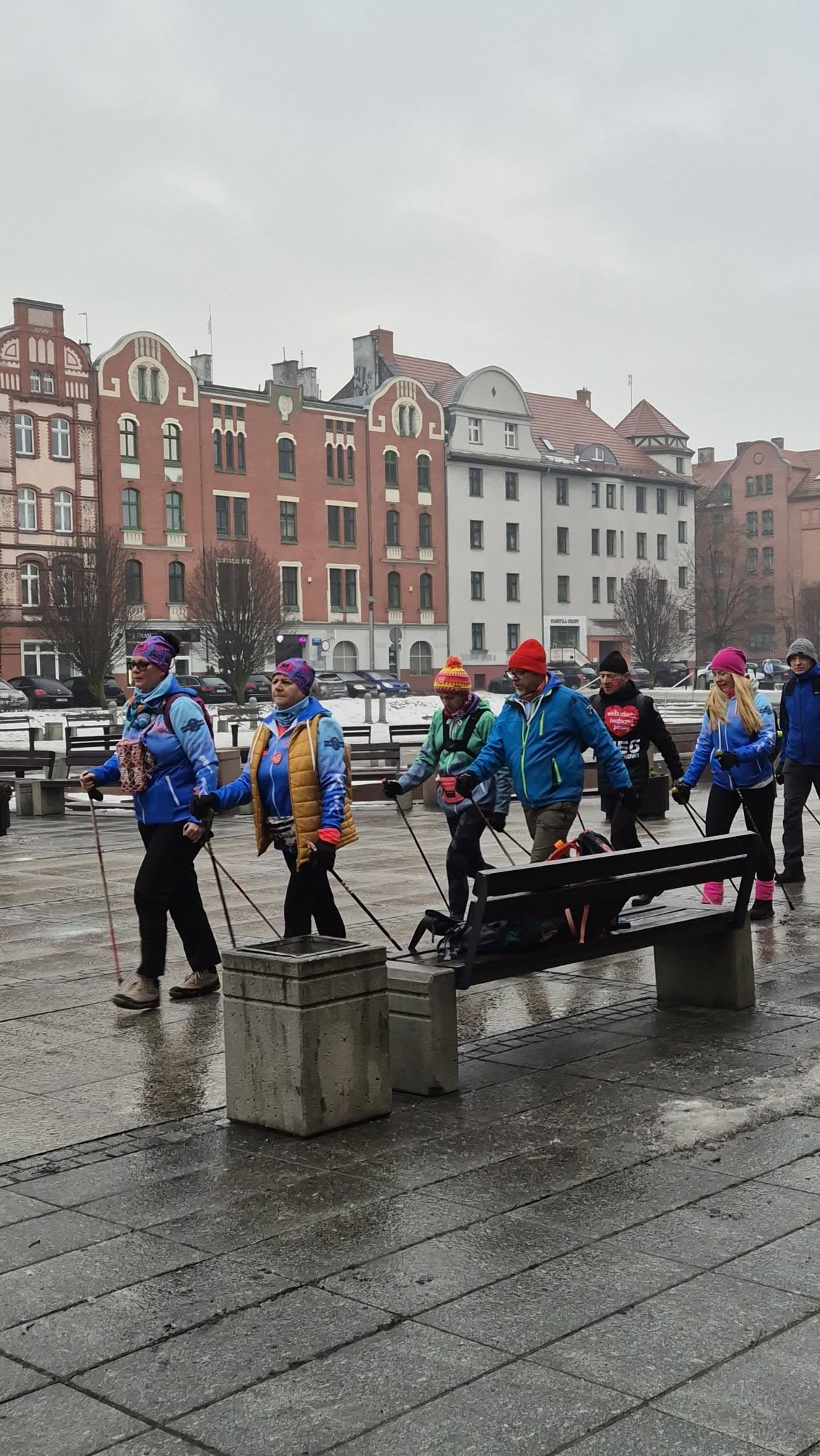 WOŚP Ruda Śląska: Ekipa Na Kijach przeszła 34 km – nordic walking przez dzielnice / fot. Ekipa na Kijach FB
