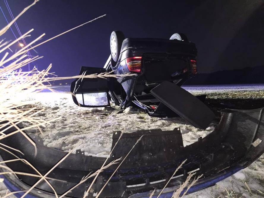 Wypadek na ul. Szkolnej w Bujakowie – trzy osoby ranne