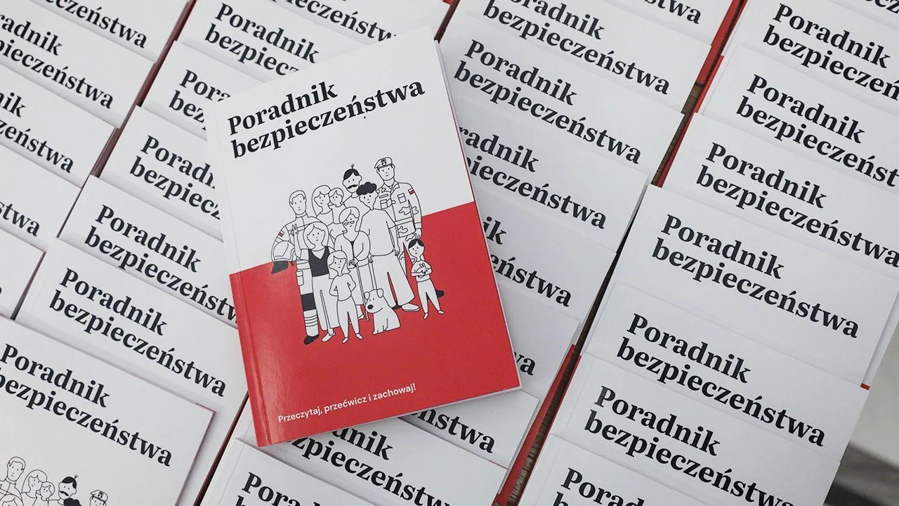 Poradnik bezpieczeństwa od rządu trafił do skrzynek Polaków – sprawdź, co w nim znajdziesz!