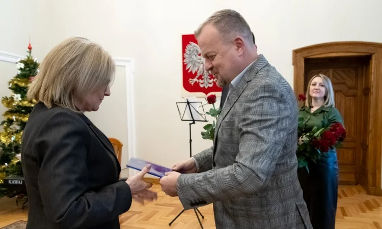 W Sosnowcu wręczono akty mianowania 16 nauczycielom