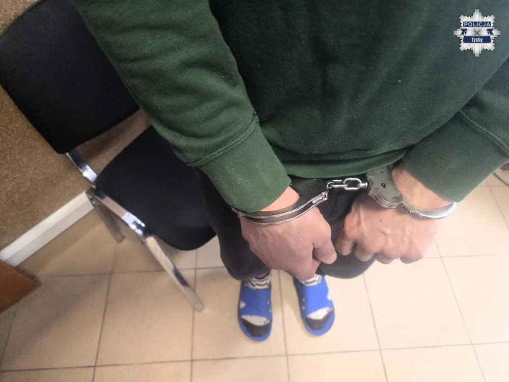 Rozbój w sklepie w Tychach i ponad 40 zarzutów. 39-latek trafił do aresztu