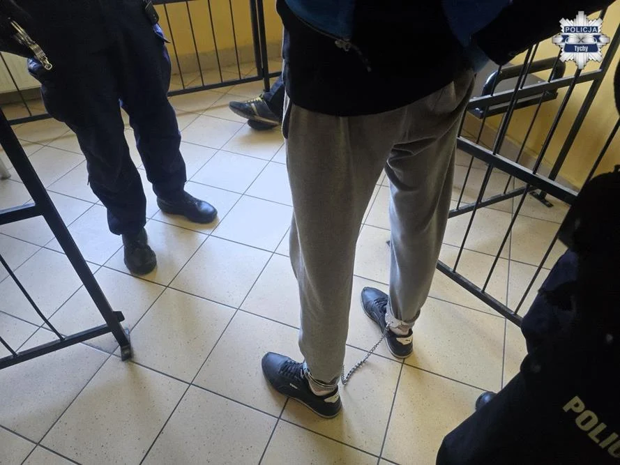 Tychy: Dwóch poszukiwanych listami gończymi zatrzymanych w piwnicy bloku