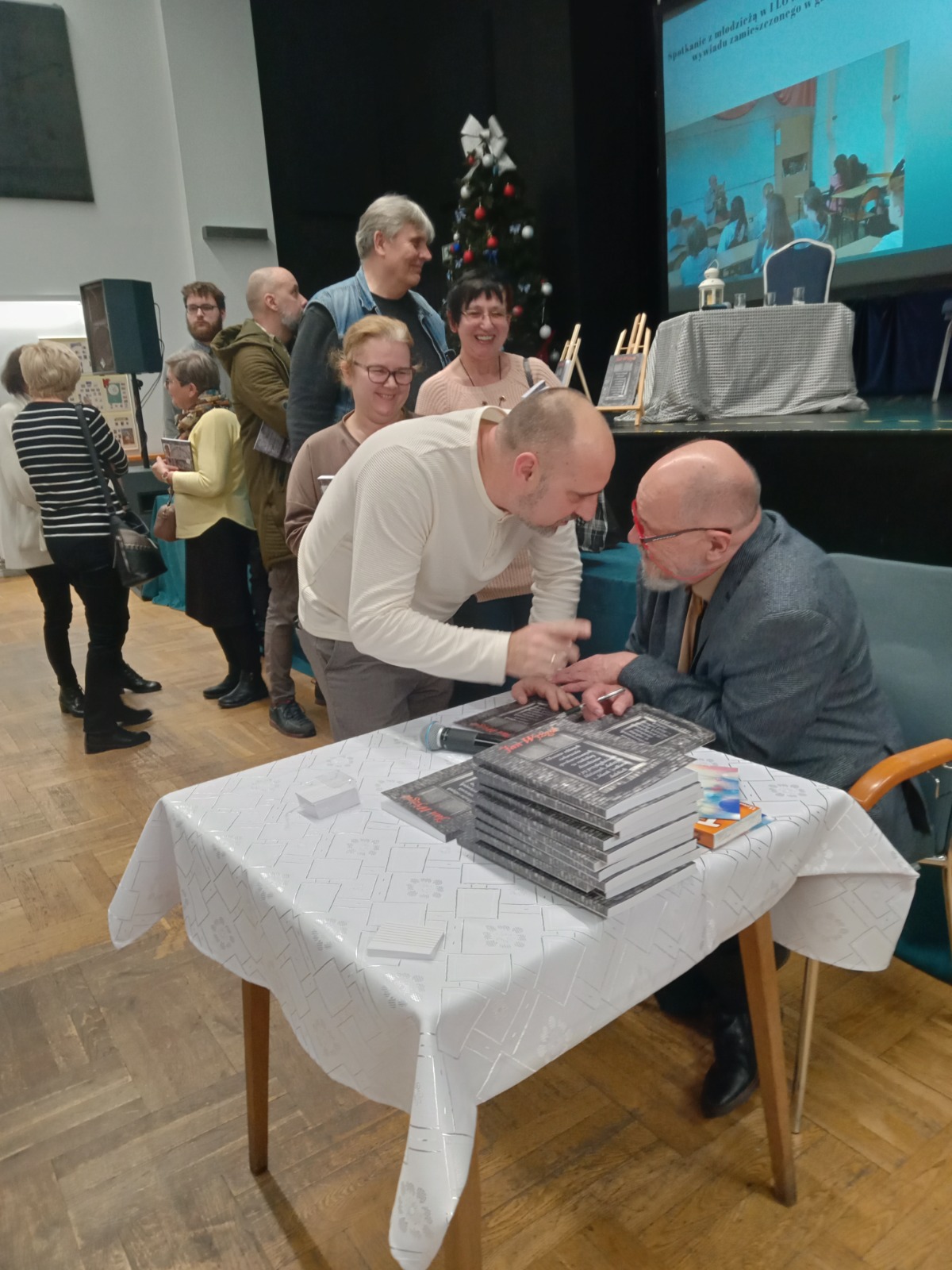 Za nami spotkania autorskie z Janem Wyżgołem / fot. Mickiewicz Ruda