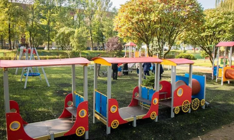 Nowe place zabaw w kolejnych oddziałach miejskiego żłobka