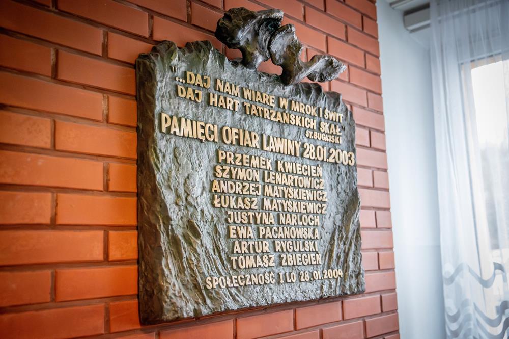 Pamięć o ofiarach lawiny w Tatrach – uroczystość w I Liceum Ogólnokształcącym w Tychach