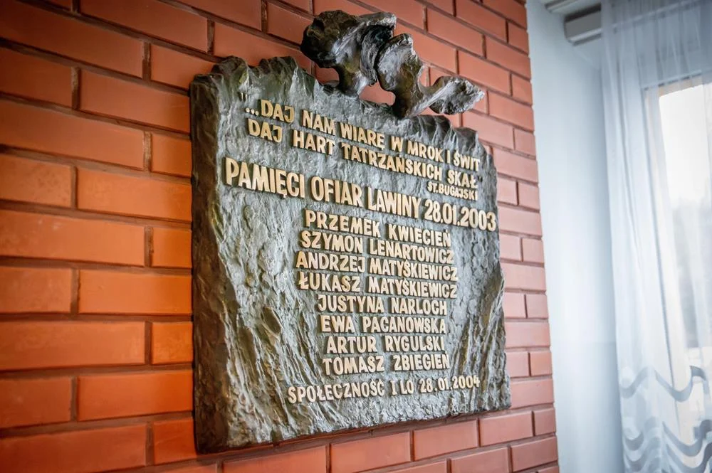 Pamięć o ofiarach lawiny w Tatrach – uroczystość w I Liceum Ogólnokształcącym w Tychach