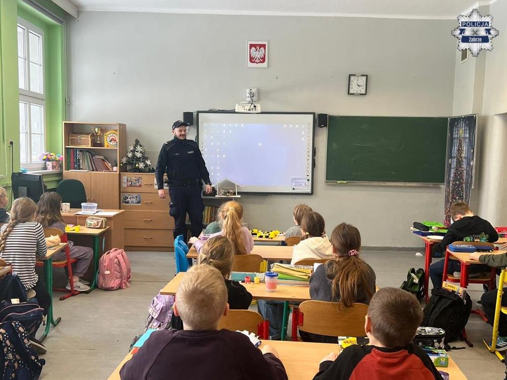Bezpieczne ferie 2026: dzielnicowi spotkali się z uczniami Szkoły Podstawowej nr 15 w Zabrzu