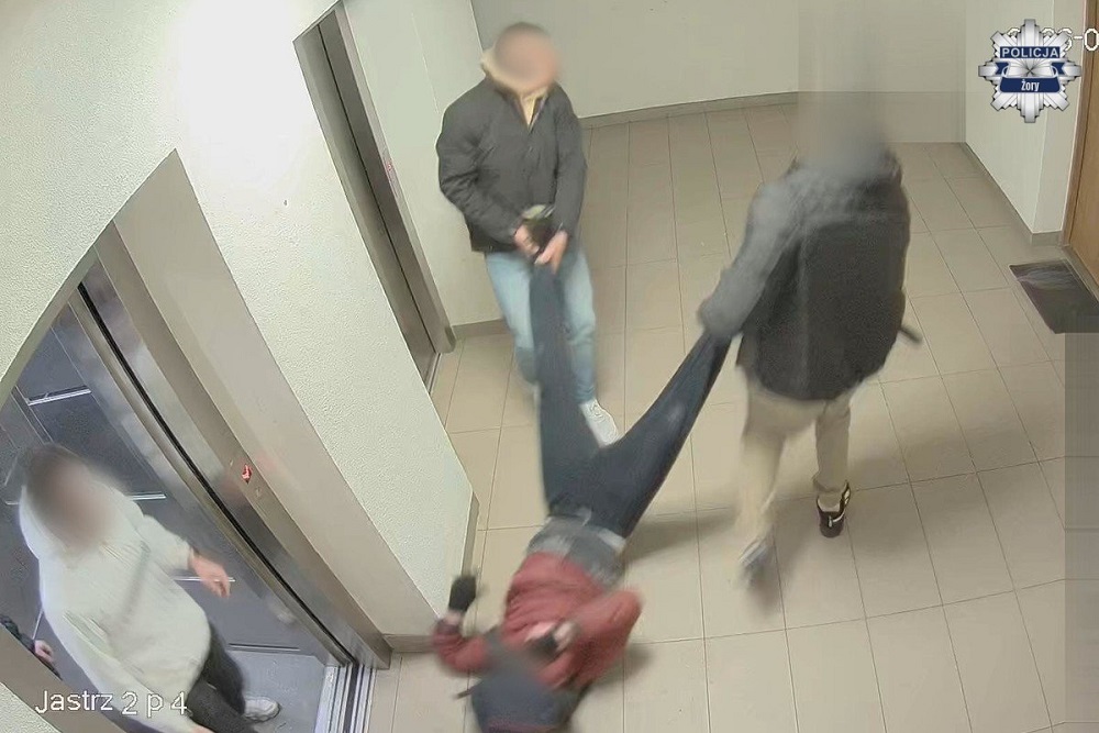 Trzej mężczyźni pobili 44-latka w windzie – sprawcy zatrzymani