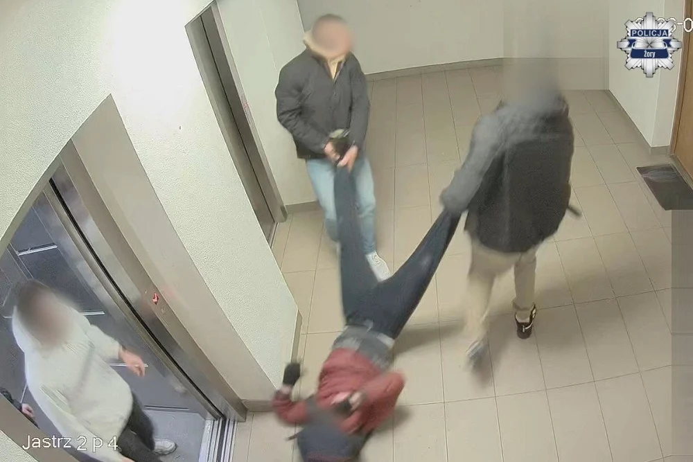 Trzej mężczyźni pobili 44-latka w windzie – sprawcy zatrzymani