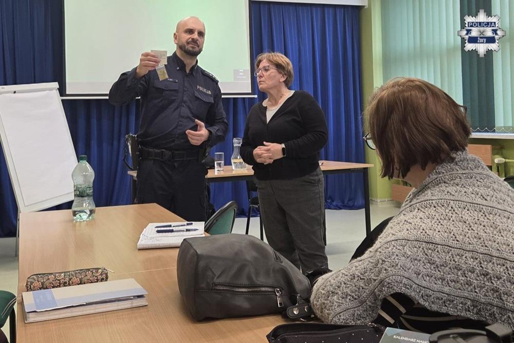 Spotkanie nauczycieli z przedstawicielem Policji w Żorach – temat uzależnień