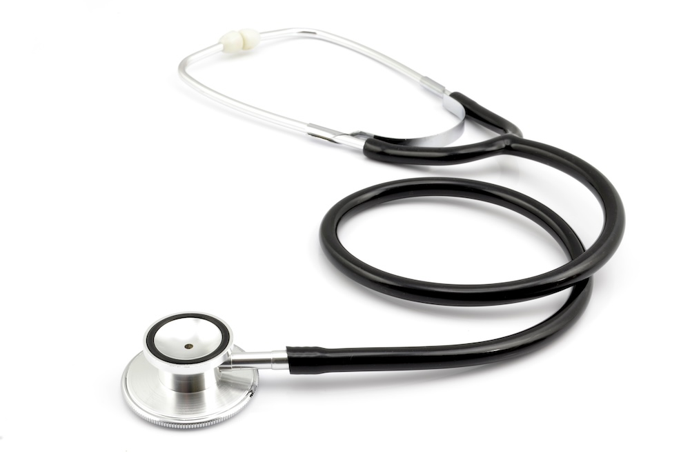 99 zarzutów dla lekarza. Recepty na refundowany lek „na cudze dane” – sprawa w sądzie