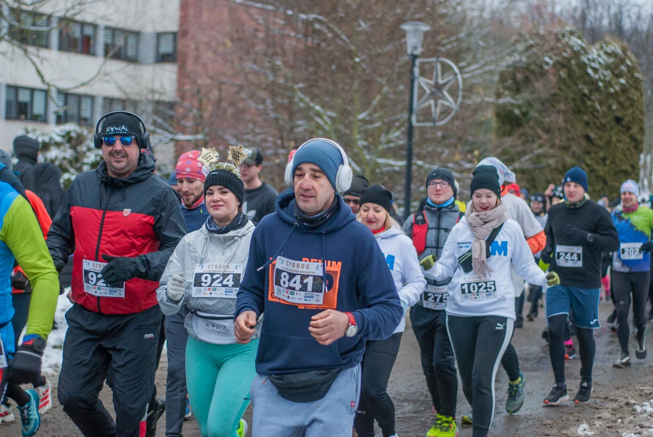 Maturzyści zatańczyli poloneza na rynku w Rudzie Śląskiej