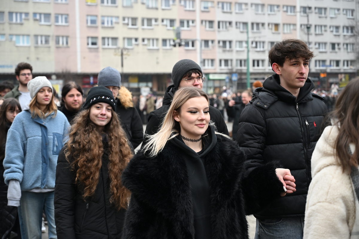 Maturzyści zatańczyli poloneza na rynku w Rudzie Śląskiej / fot. Marek Faber