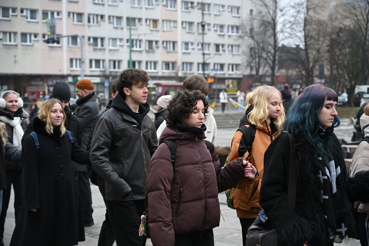 Maturzyści zatańczyli poloneza na rynku w Rudzie Śląskiej / fot. Marek Faber