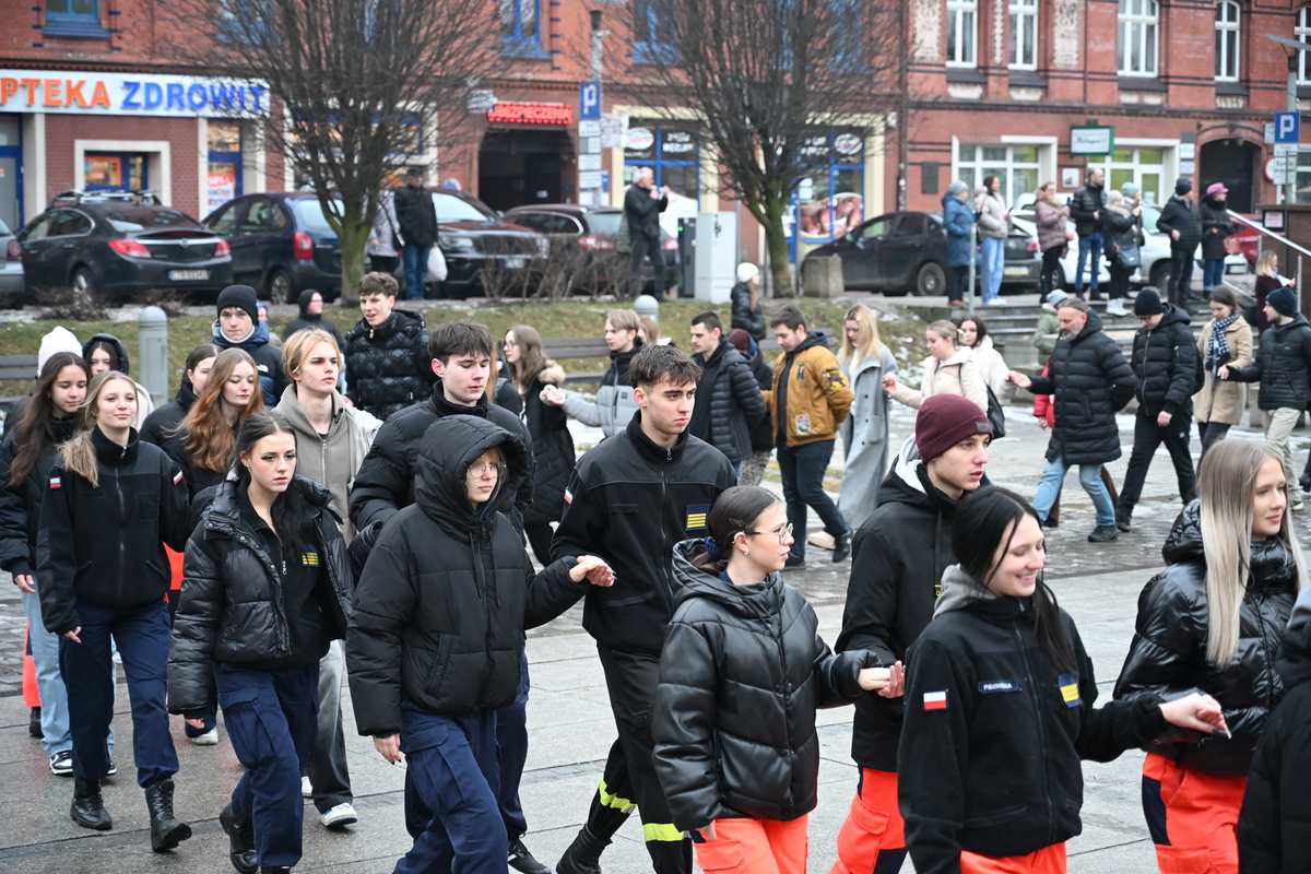 Maturzyści zatańczyli poloneza na rynku w Rudzie Śląskiej / fot. Marek Faber