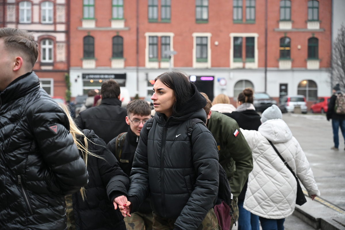 Maturzyści zatańczyli poloneza na rynku w Rudzie Śląskiej / fot. Marek Faber