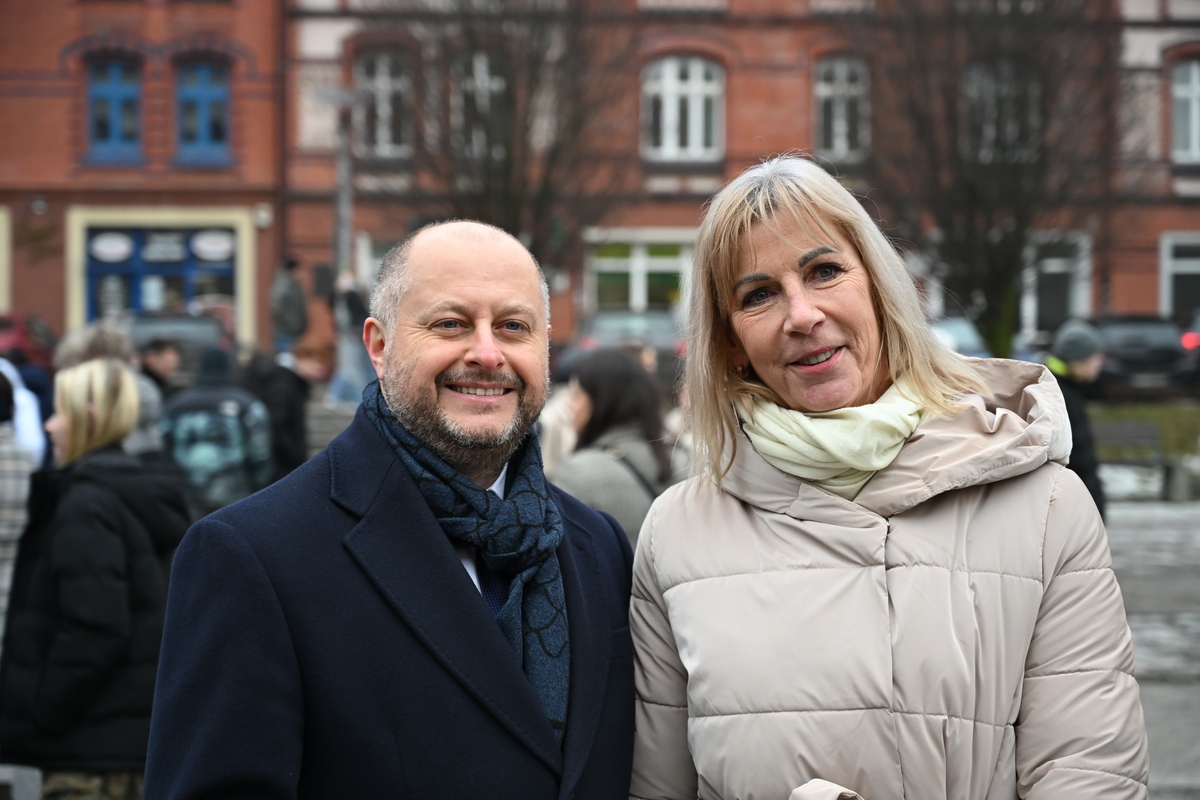 Maturzyści zatańczyli poloneza na rynku w Rudzie Śląskiej / fot. Marek Faber