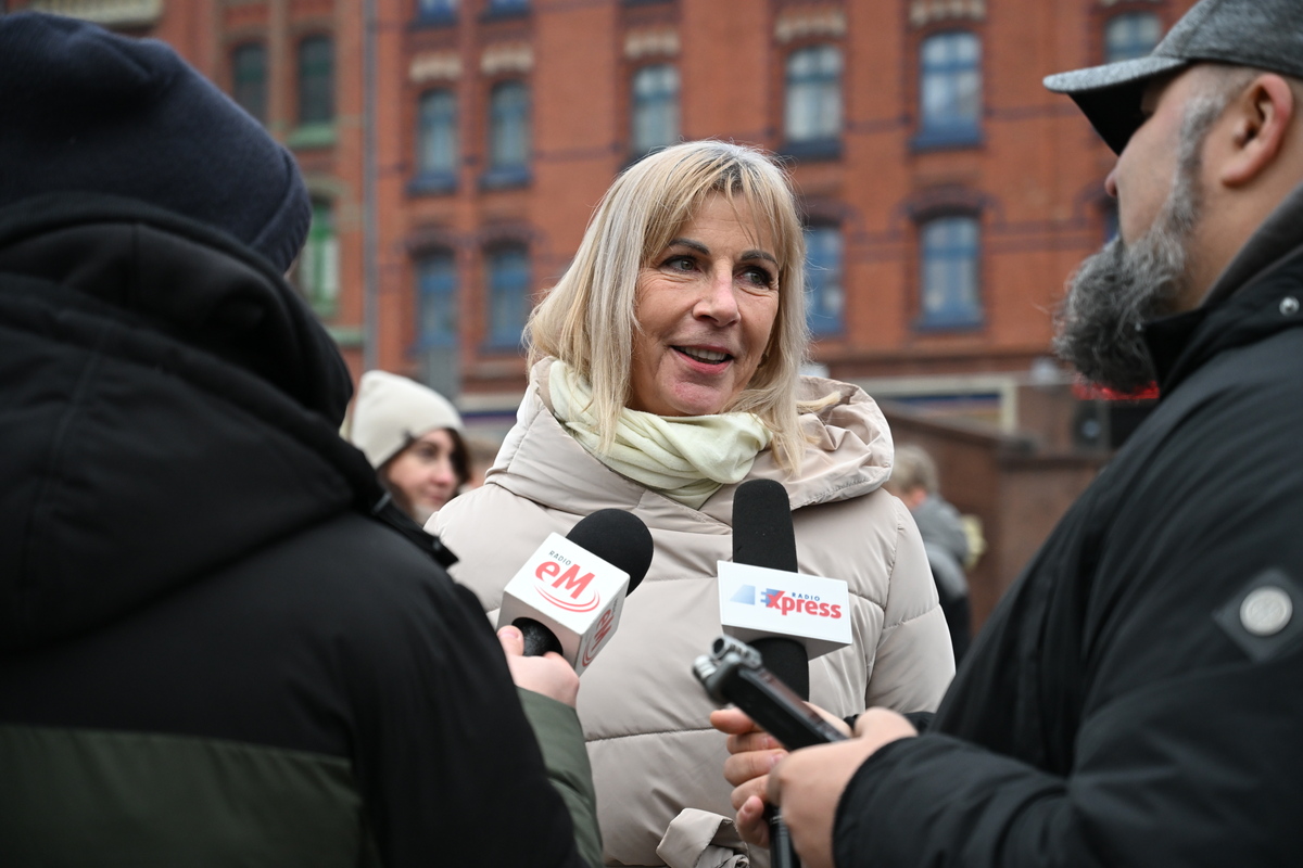 Maturzyści zatańczyli poloneza na rynku w Rudzie Śląskiej / fot. Marek Faber