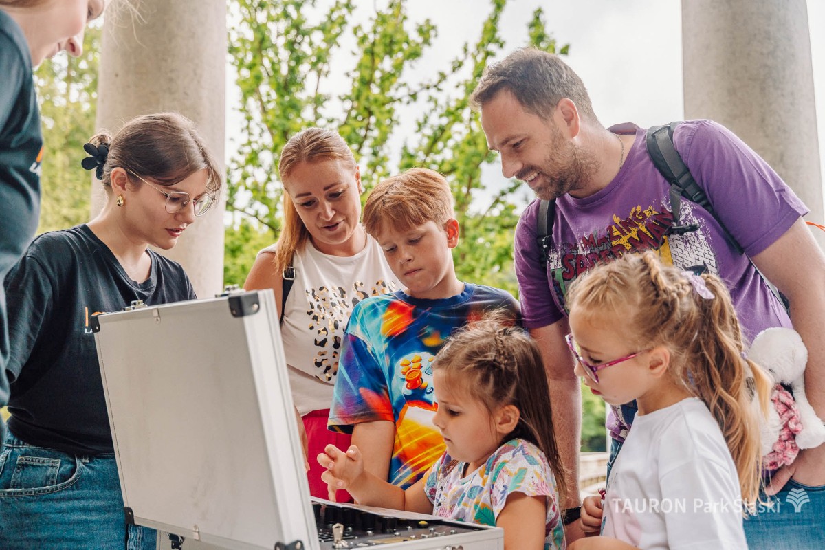 Start gier terenowych „Kompasy 2026” w TAURON Parku Śląskim – walentynkowa edycja z motywem zwierząt / fot. TAURON Park Śląski