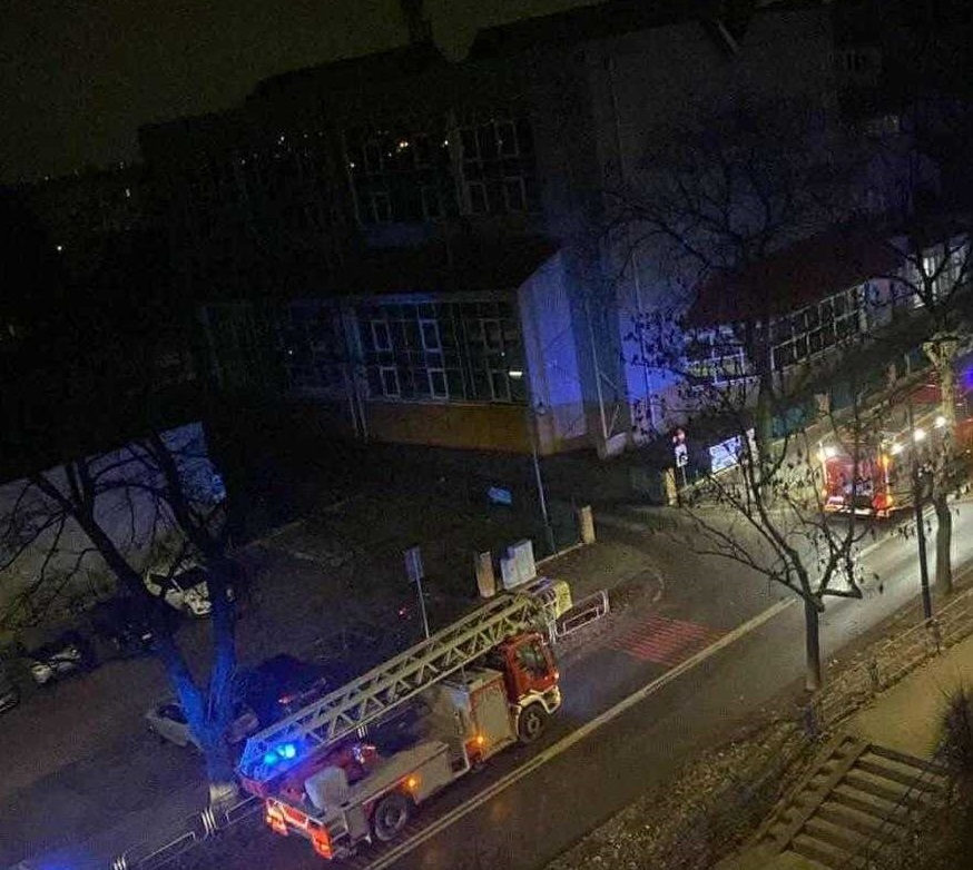 Wypadek przy instalacji fotowoltaicznej w III LO. Ranny pracownik trafił do szpitala