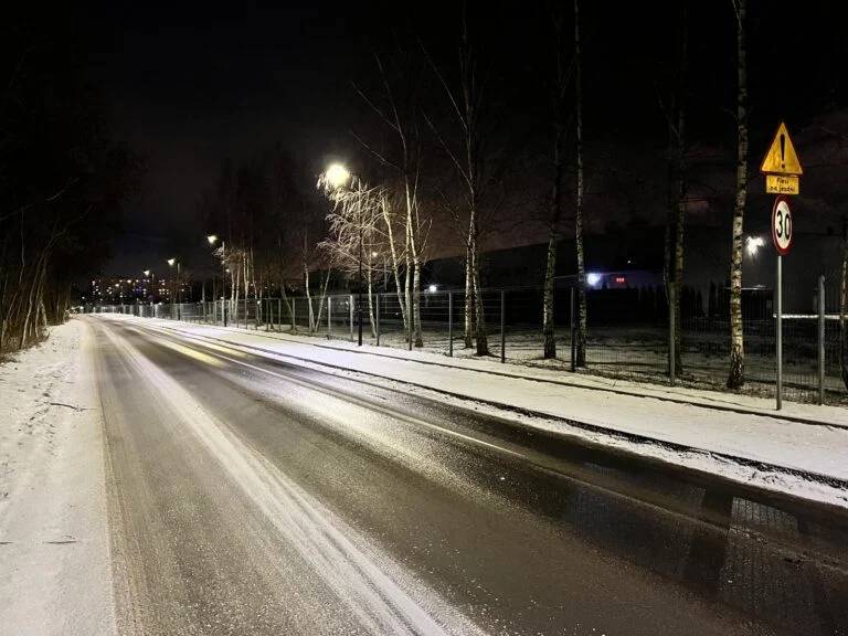 Nowy chodnik i oświetlenie przy ul. Kopalnianej – inwestycja poprawiająca bezpieczeństwo mieszkańców