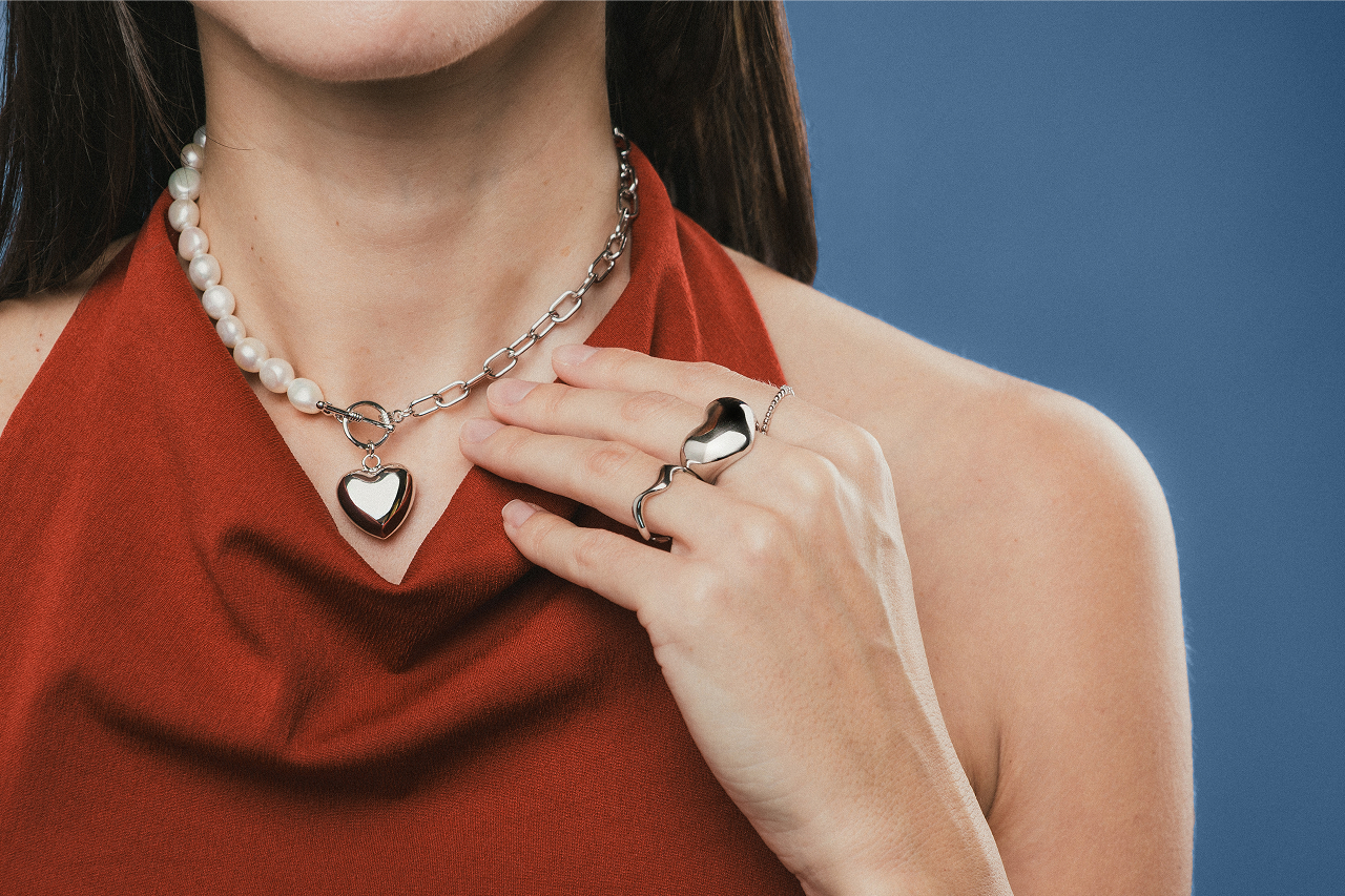 Naszyjniki na Walentynki – warunki, które sprawiają, że prezent staje się naprawdę osobisty