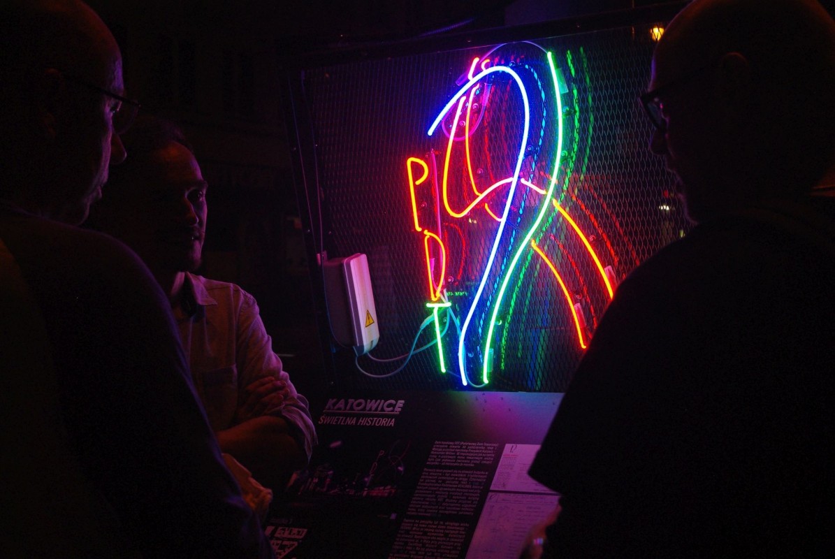 Wystartowała nowa strona poświęcona katowickim neonom