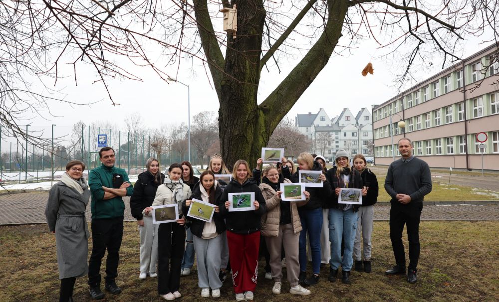 Piekary Śląskie stawiają na ekologię – pierwsze budki lęgowe zawieszone w ramach programu „Skrzydlate Piekary”