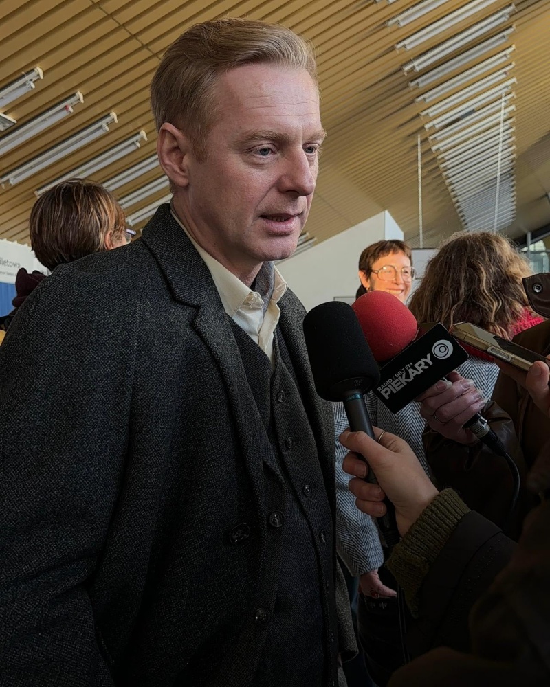 Film o Violetcie Villas powstaje w Rudzie Śląskiej – Hala MOSiR zamieniła się w lotnisko lat 60. / fot. Instytucja Filmowa SILESIA FILM