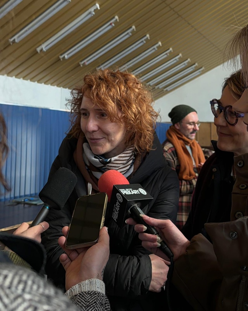 Film o Violetcie Villas powstaje w Rudzie Śląskiej – Hala MOSiR zamieniła się w lotnisko lat 60. / fot. Instytucja Filmowa SILESIA FILM