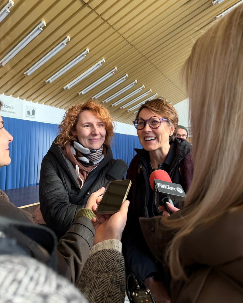 Film o Violetcie Villas powstaje w Rudzie Śląskiej – Hala MOSiR zamieniła się w lotnisko lat 60. / fot. Instytucja Filmowa SILESIA FILM