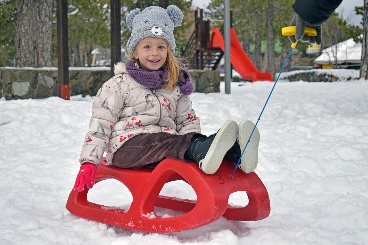 Bezpieczne ferie zimowe. O czym warto pamiętać podczas zimowego wypoczynku