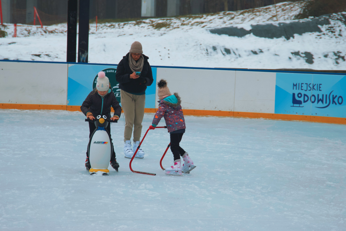 Lodowisko Miejskie w Wodzisławiu Śląskim wraca do życia. Sprawdź godziny otwarcia i cennik