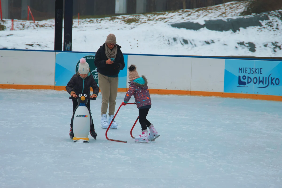 Lodowisko Miejskie w Wodzisławiu Śląskim wraca do życia. Sprawdź godziny otwarcia i cennik