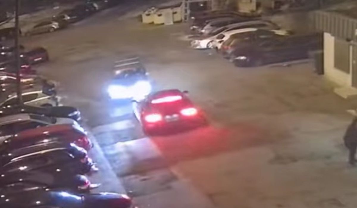 Zderzenie czołowe na ul. Brzechwy. Kierowca jechał pod prąd na drodze jednokierunkowej [FILM]