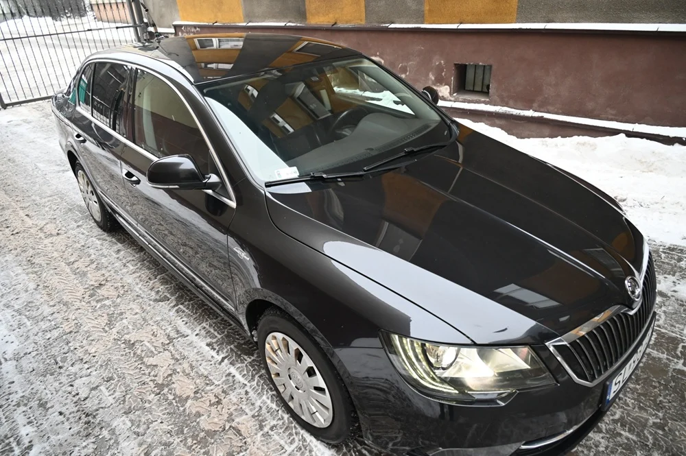 Prezydencka limuzyna na sprzedaż. Miasto wystawiło Skodę Superb w przetargu